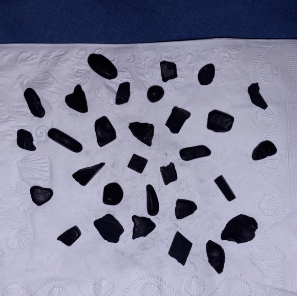 Real shungite stones and pebbles - Picture 4 of 8